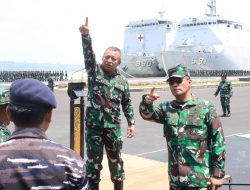 Danlantamal V Dampingi Pangkoarmada II Tinjau Gladi Upacara Hari Armada RI Tahun 2024
