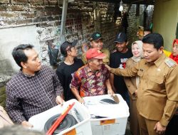 Plt. Bupati Sidoarjo Kunjungi Dua Korban Kebakaran Rumah, Beri Bantuan
