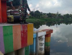 Mitigasi Bencana Banjir, Babinsa Kejawan Putih Tambak Cek Rumah Pompa