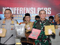 Pangdam V/Brawijaya dan Kapolda Jatim Gelar Konferensi Pers Penggagalan Narkoba jenis Ganja 166,88 Kg
