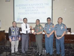 Audensi Kapuskes TNI dan Dekan FK UNAIR dengan Residen Hybrid TNI di Fakultas Kedokteran UNAIR