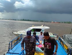 Siaga PAM Nataru 2025, Koarmada II Melalui Lanal Banjarmasin IAGA Bantu Evakuasi Warga Sakit di Barito Kuala