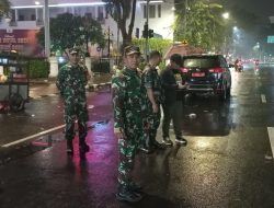 Danramil 0830/04 Bubutan Pantau Keamanan Malam Tahun Baru di Surabaya