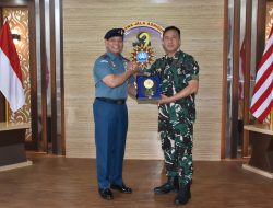 Jalin Soliditas Sesama Lemdik TNI AL, Dankodiklatal Sambut Courtesy Call Gubernur AAL