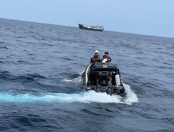 KRI I Gusti Ngurah Rai – 332 Selamatkan KM Scania I Yang Terombang-ambing di Laut Bali