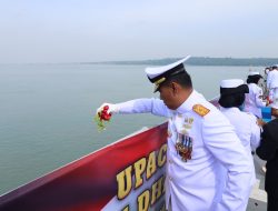 Kenang Pertempuran Laut Aru, Danlantamal V Ikuti Upacara dan Tabur Bunga Peringatan Hari Dharma Samudera