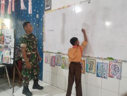 Wawasan Kebangsaan Dan Pendidikan : Babinsa Sidotopo Berikan Materi Matematika di Sekolah Dasar