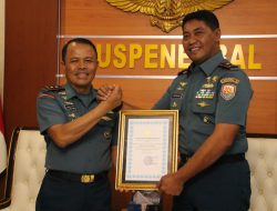 Danlantamal V Kunjungan Kehormatan ke Komandan Puspenerbal
