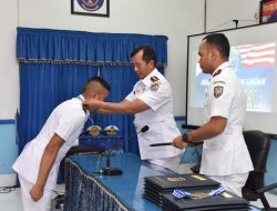Danpusdiklek Serahkan Ijazah Pasis Dikmapa PK Angkatan 31 Pusdiklek Kodiklatal