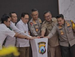 Kapolda Jatim dan Pj.Gubernur Launching Benih Jagung Merk Bhayangkara di Blitar