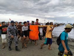 Aksi Gerak Cepat, Prajurit Lanal Banyuwangi Evakuasi Korban Tenggelam Di Perairan Tanjung Wedi Situbondo