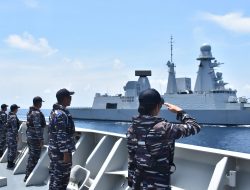KRI R.E. Martadinata-331 dan FS Forbin Gelar Latihan Passing Exercise di Laut Bali