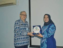 Puluhan Siswa SMK Farmasi Sekesal Hang Tuah Surabaya Kunjungi Fakultas Farmasi Universitas Hang Tuah Surabaya