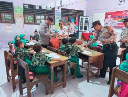 Polsek Sukodono Bagikan Makan Siang Bergizi di SDN 1 Jogosatru