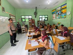 Kanit Binmas Polsek Krembung Edukasi Bahaya Perundungan ke Pelajar