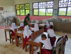 Babinsa Koramil Modung, Tanamkan Wawasan Kebangsaan Dan Anti-Bullying