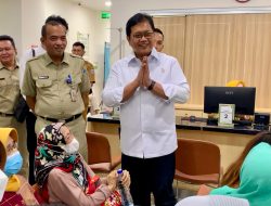 Tinjau Pemeriksaan Kesehatan Gratis Di Puskesmas Tebet, Wamen Viva Yoga: Implementasi Amanat Konstitusi dan Realisasi Asta Cita Presiden Prabowo