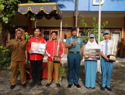 Danlantamal V Serahkan Piala Bergilir LKBB KIBAR Tingkat SMA Dan Tingkat SMP Sederajat Tahun 2025