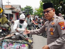 Jumat Berkah Polsek Taman Bagikan Makanan Gratis