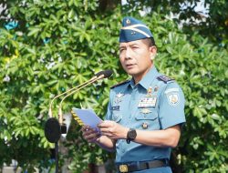 Wadan Kodiklatal Sampaikan Perhatian Kasal di Upacara Bendera 17-an