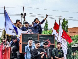 Aliansi Mahasiswa Jatim Menggugat 100 Hari Kabinet Merah Putih