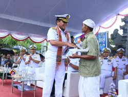 Dampingi Kasal, Pangkoarmada II Ikut Melepas Peserta City Parade MNEK 2025 Yang Sukses Pukau Warga Denpasar