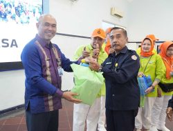 Komunitas Nordik Walking Berbagi Sembako & Kenalkan Olahraga di Universitas Hang Tuah (UHT)