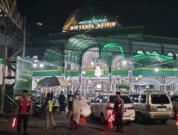 Berikan Rasa Aman dan Nyaman Ibadah, Polsek Krian Siagakan Anggota