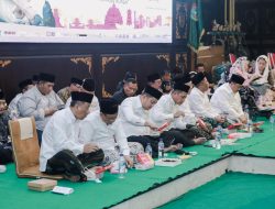Kapolres Jombang dan Forkopimda Makan Sahur Bersama Masyarakat
