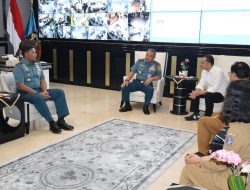 Danlantamal V Dampingi Pangkoarmada II Berpamitan Kepada Walikota Surabaya