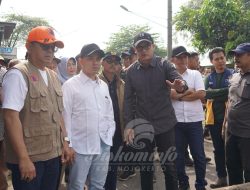 Tinjau Jembatan Putus di Kutorejo, Bupati Al Barra Pastikan Jembatan Tuntas Sebelum Lebaran