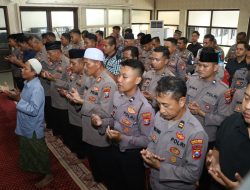 Polres Pelabuhan Tanjung Perak Gelar Sholat Gaib untuk 3 Personel Gugur dalam Tugas di Way Kanan Lampung