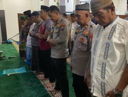 Kapolres Nganjuk dan Anggota Gelar Tarawih Bersama di Masjid Al-Ikhlas