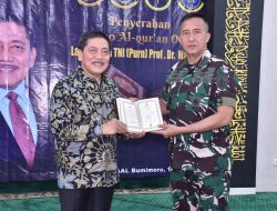 Di Bulan Penuh Ampunan, Dankodiklatal Terima Al Qur’an Dari Laksamana TNI (Purn) Prof. Dr. Marsetio