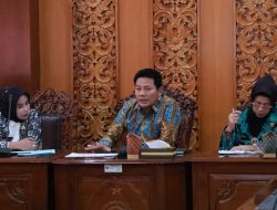 Bupati Sidoarjo Pimpin Rapat Koordinasi Perbaikan Jalan: Targetkan Rampung Sebelum Idulfitri 1446 H