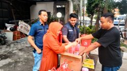 Berbagi di Bulan Suci : Satreskrim Polres Pelabuhan Tanjung Perak Bagikan Takjil untuk Masyarakat Surabaya