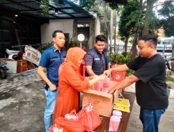 Berbagi di Bulan Suci : Satreskrim Polres Pelabuhan Tanjung Perak Bagikan Takjil untuk Masyarakat Surabaya
