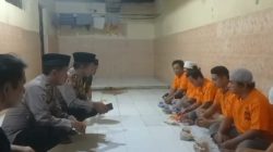 Momen Kebersamaan : Polsek Krembangan Gelar Buka Bersama Tahanan