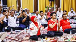 Gubernur Jatim Perkuat Sinergi Pers dengan Nobar Timnas
