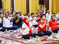 Gubernur Jatim Perkuat Sinergi Pers dengan Nobar Timnas