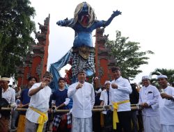 Sambut Hari Raya Nyepi, Danlantamal V Ikuti Pawai Ogoh-ogoh di Pura Segara Kenjeran