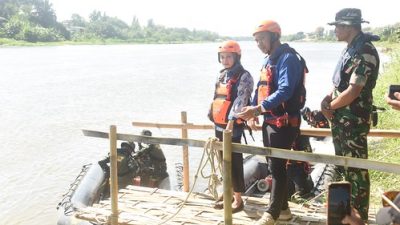 Mbak Wali Cek Kesiapan Hadapai Flushing di Sungai Brantas