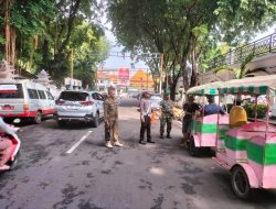 Pantau Situasi Lebaran Pos Pengamanan dan Pelayanan di Alun-alun Gresik
