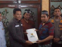 Bupati Sidoarjo H.Subandi Takziah ke Keluarga Korban Tragedi Tanah Longsor di Pacet Mojokerto