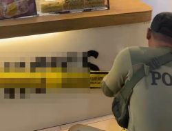 Satpol PP Surabaya Segel Stan Es Krim Beralkohol