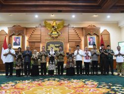 Bupati dan Wakil Bupati Sidoarjo Ikuti Halal bi Halal Dengan Gubernur dan Wakil Gubernur Jatim