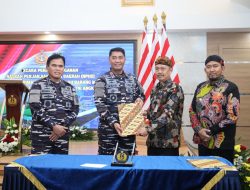 Danlantamal V Laksanakan Penandatanganan Naskah Perjanjian Hibah Daerah dan Berita Acara Serah Terima Hibah Aset Tanah Dari Pemkab Sumenep Kepada TNI AL