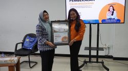 Gelar Pembekalan Wisudawan, FTIK Universitas Hang Tuah Hadirkan Wiwik Winarti: Bangun Personal Branding, Siap Hadapi Dunia Kerja