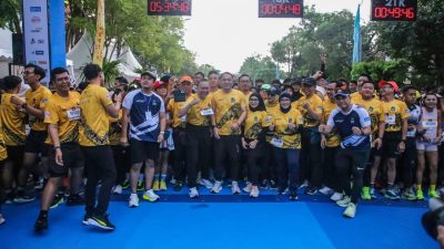 Semarakkan HJKS ke-732, 4600 Pelari Ramaikan Surabaya Medic Air Run 2025
