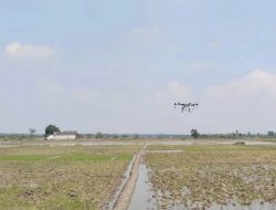 Bupati Bojonegoro Memulai Teknologisasi Pertanian Penggunaan Drone